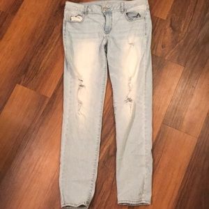 American eagle women’s distressed jegging